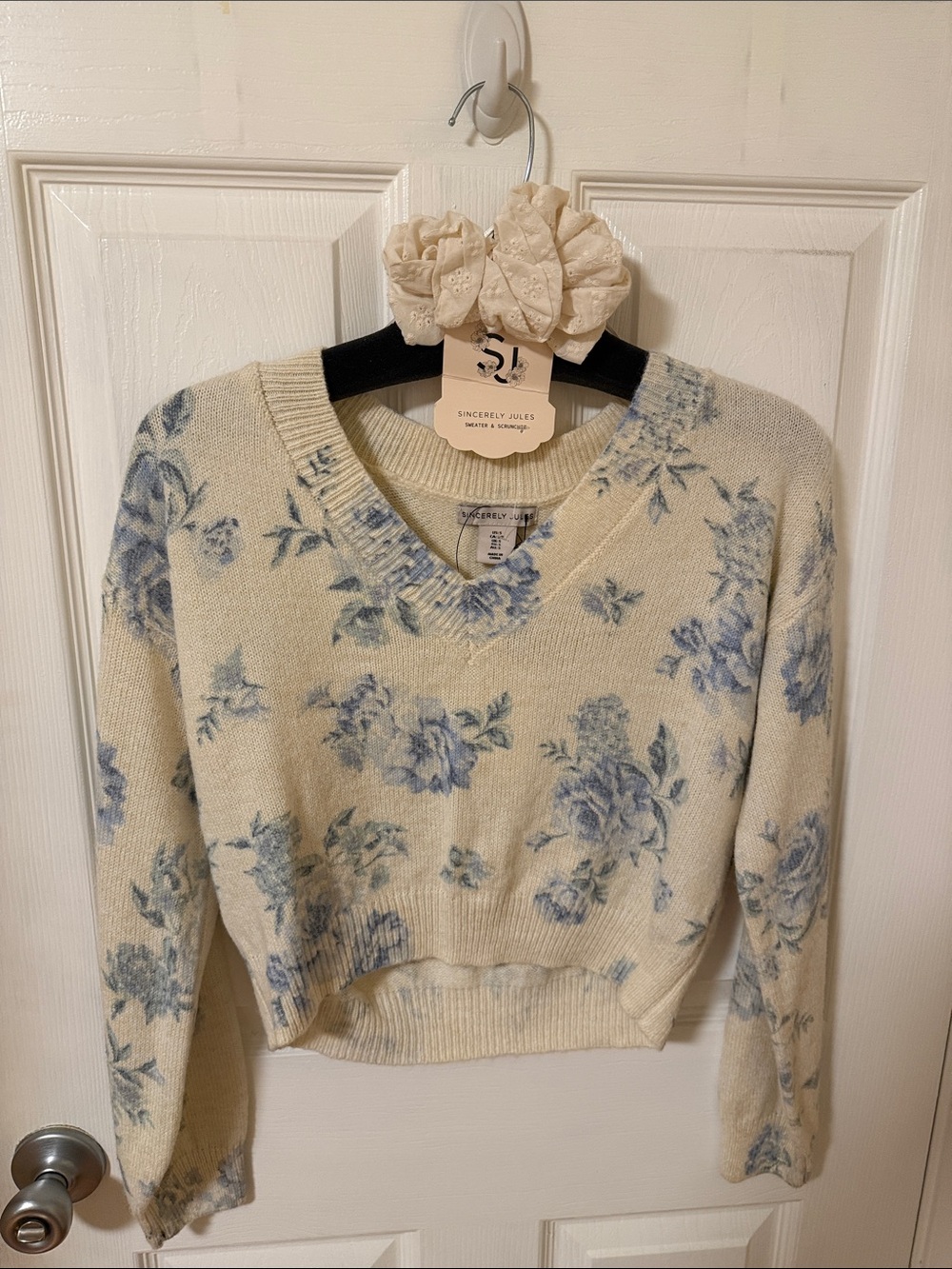 Sincerly Jules Cream V-Neck Sweater with Blue Floral Print and Scrunchie